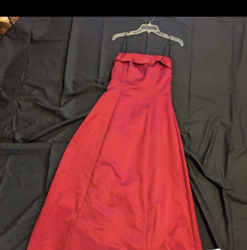 Elegant Red Strapless Dress